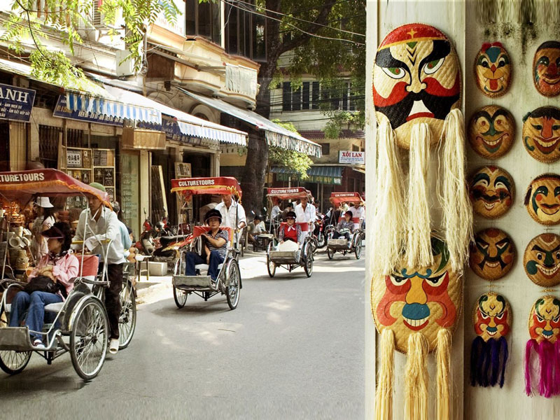 Hanoi Evening Tour with Cyclo Ride & Water Puppet Show